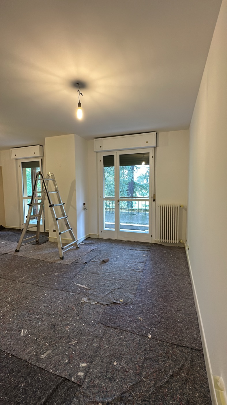 Cantiere di ristrutturazione con protezione dei pavimenti